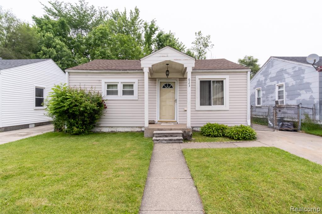 623 E Brockton Avenue