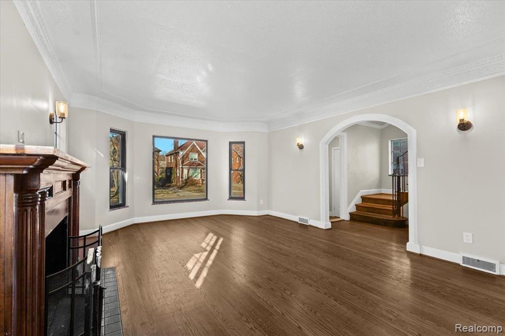 17360 Greenlawn Street