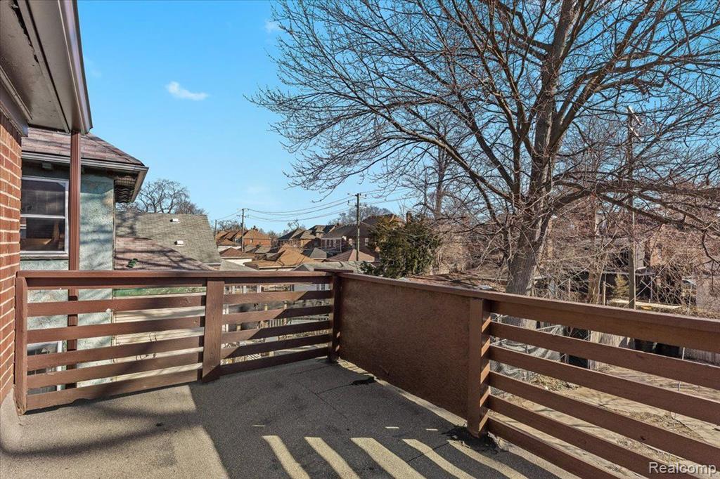 17360 Greenlawn Street