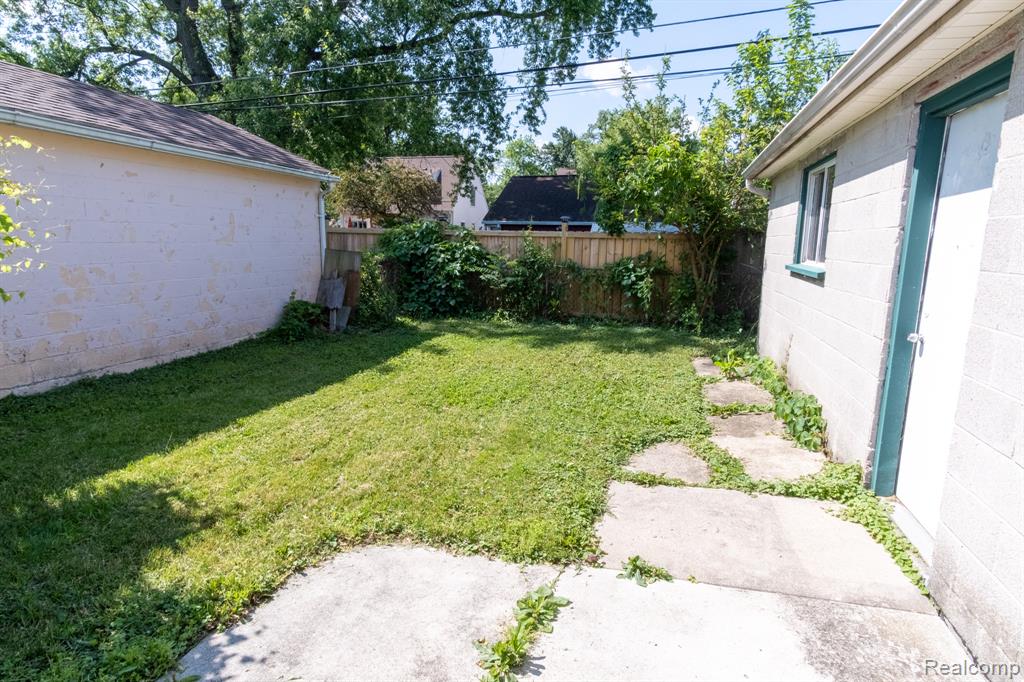 21806 Trombly Street