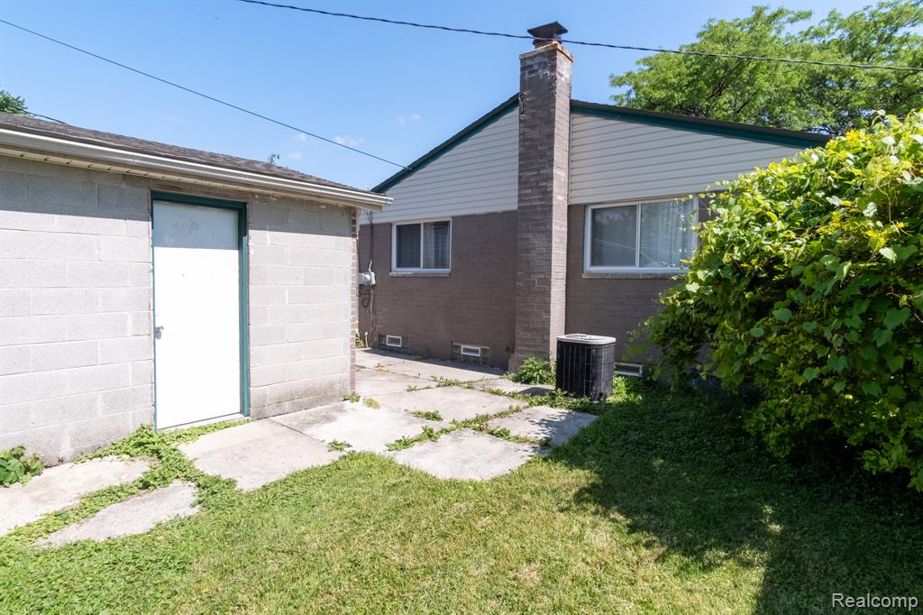 21806 Trombly Street