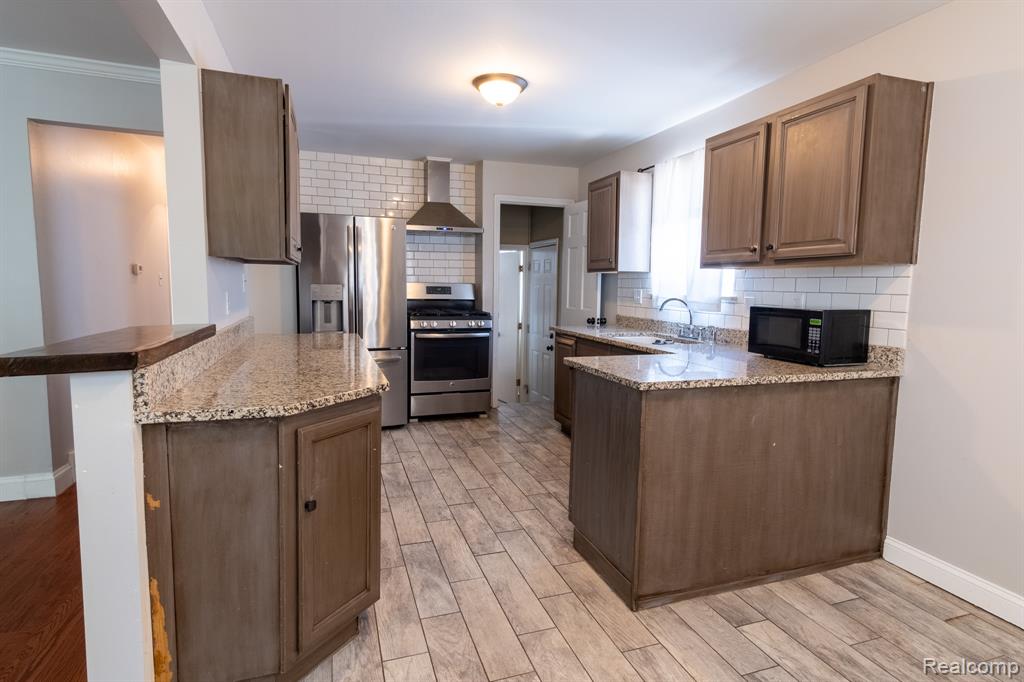 21806 Trombly Street