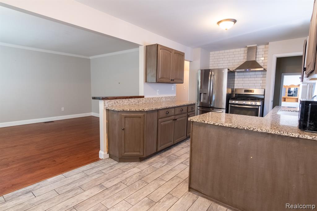 21806 Trombly Street