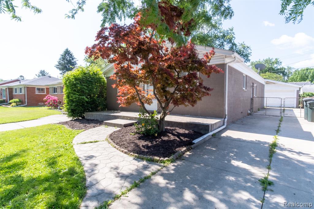 21806 Trombly Street