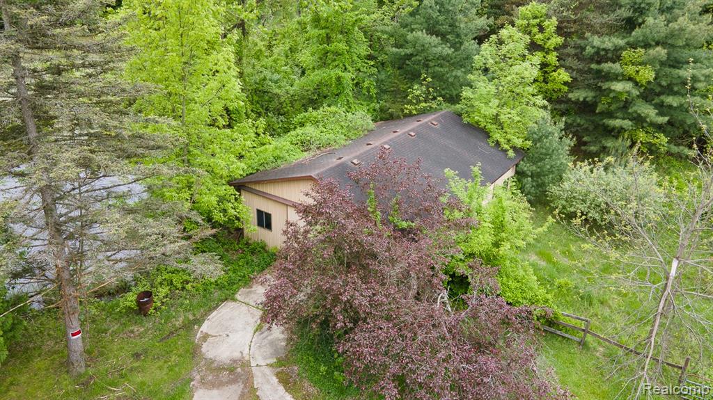 2515 Lakeville Road