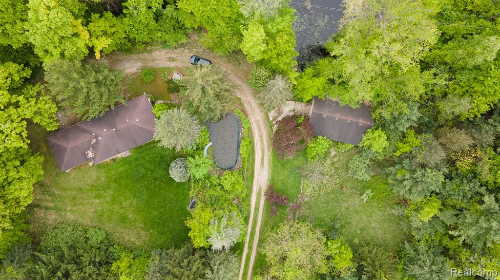 2515 Lakeville Road