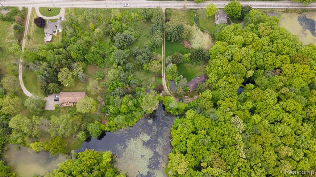 2515 Lakeville Road