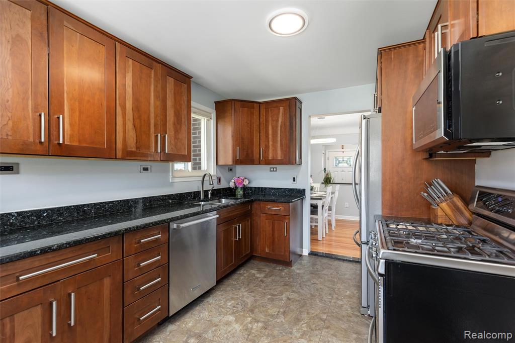 35416 W Chicago Street