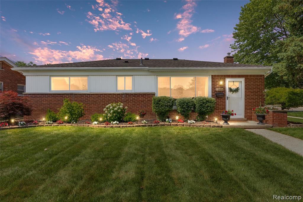 35416 W Chicago Street