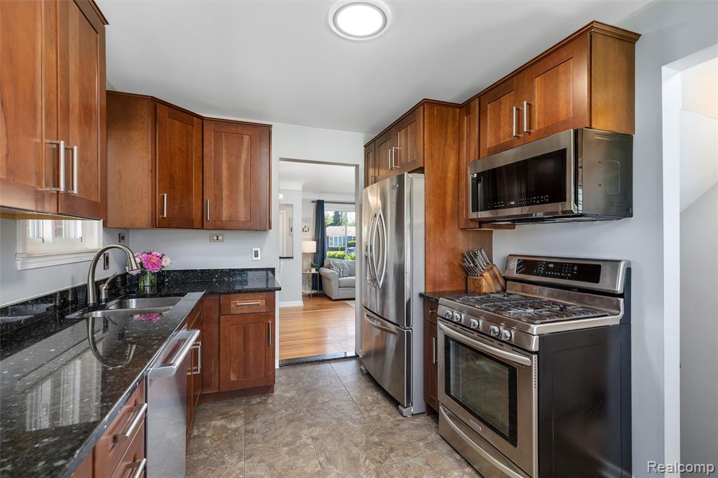 35416 W Chicago Street