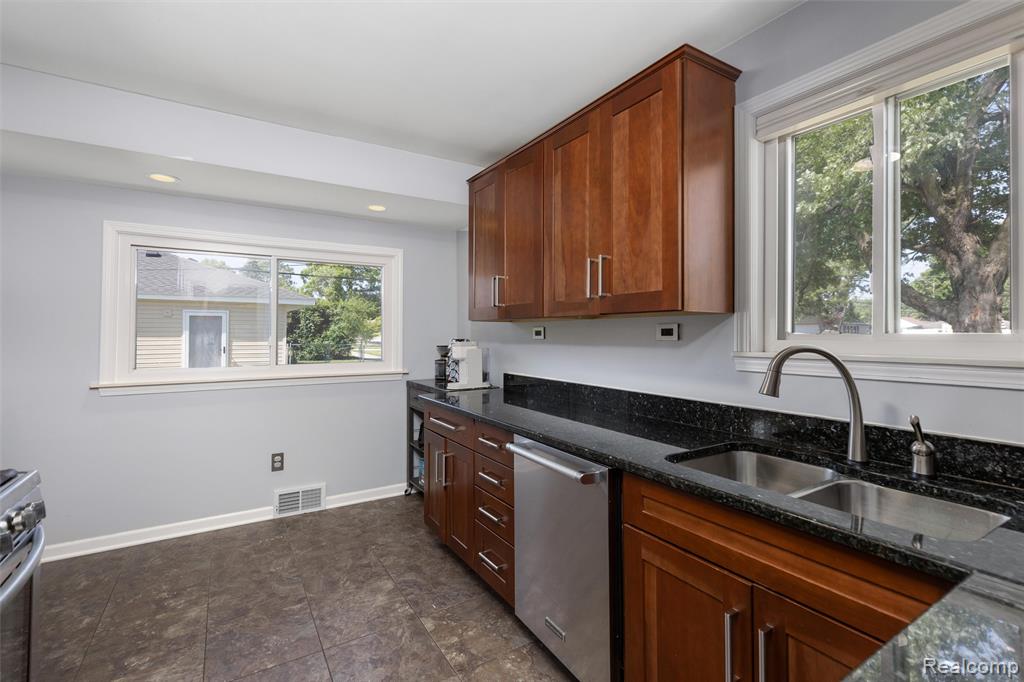 35416 W Chicago Street