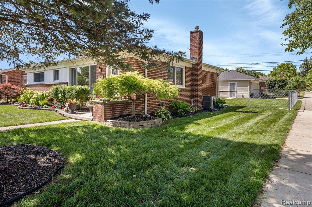 35416 W Chicago Street