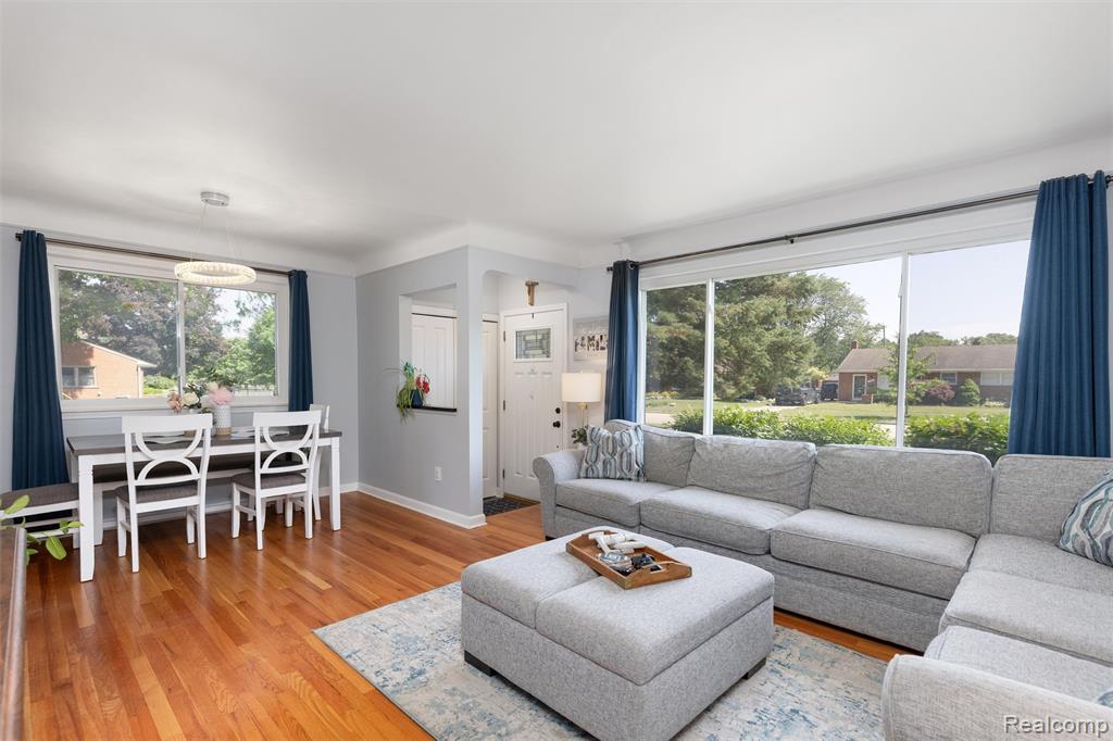 35416 W Chicago Street