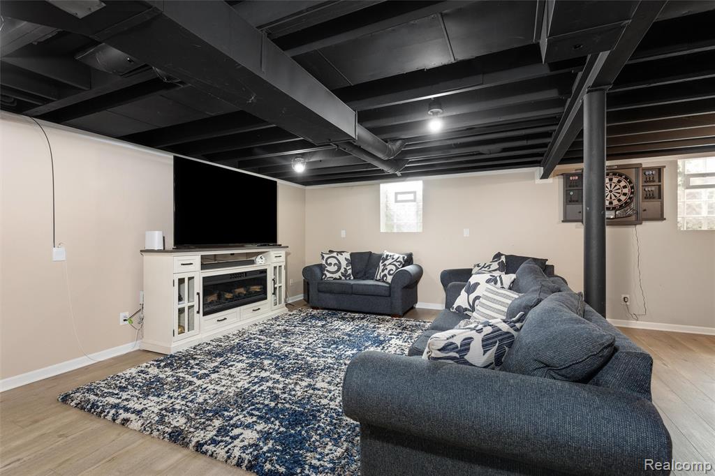 35416 W Chicago Street