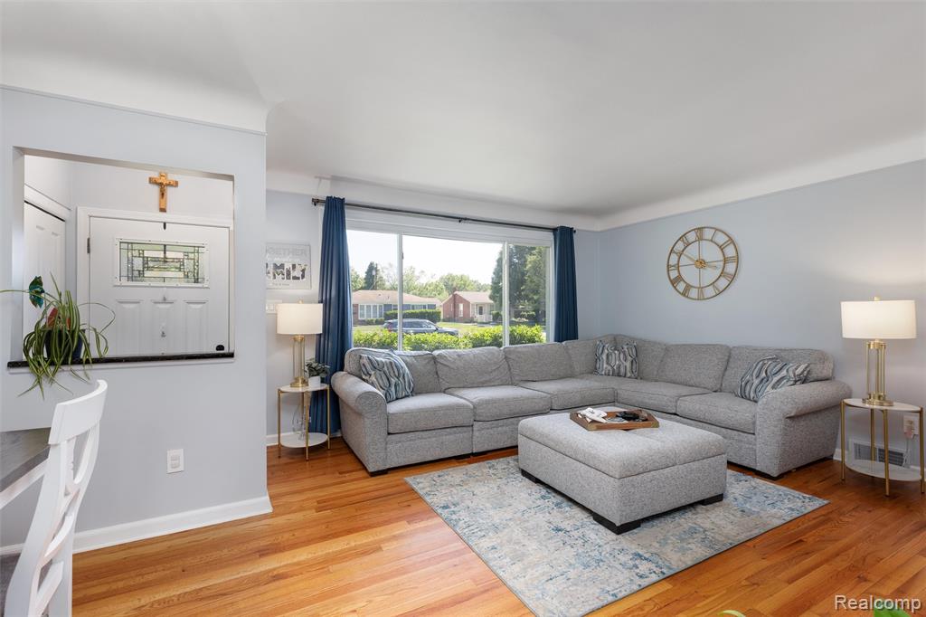 35416 W Chicago Street