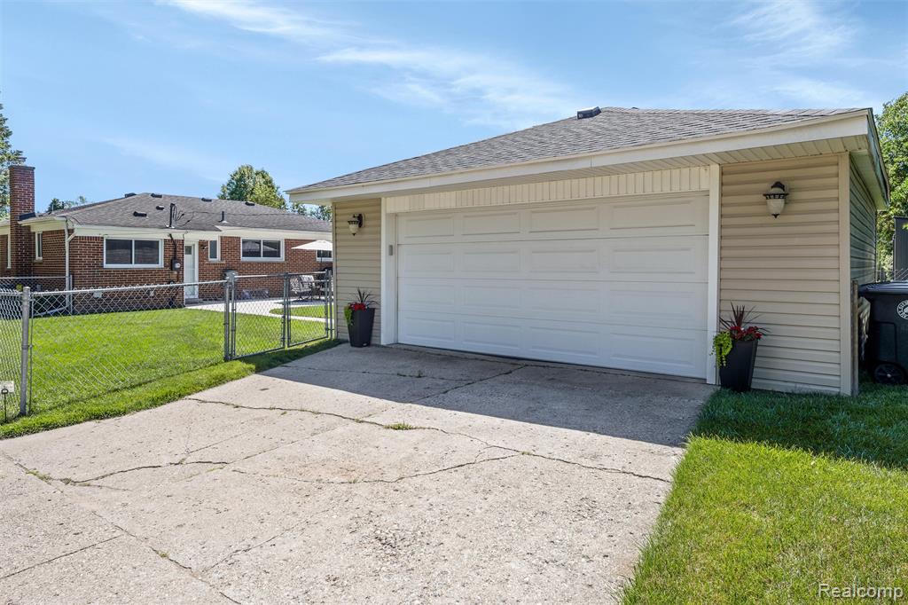 35416 W Chicago Street