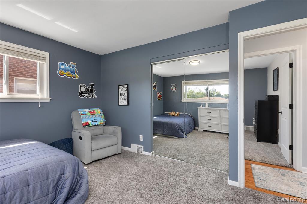 35416 W Chicago Street