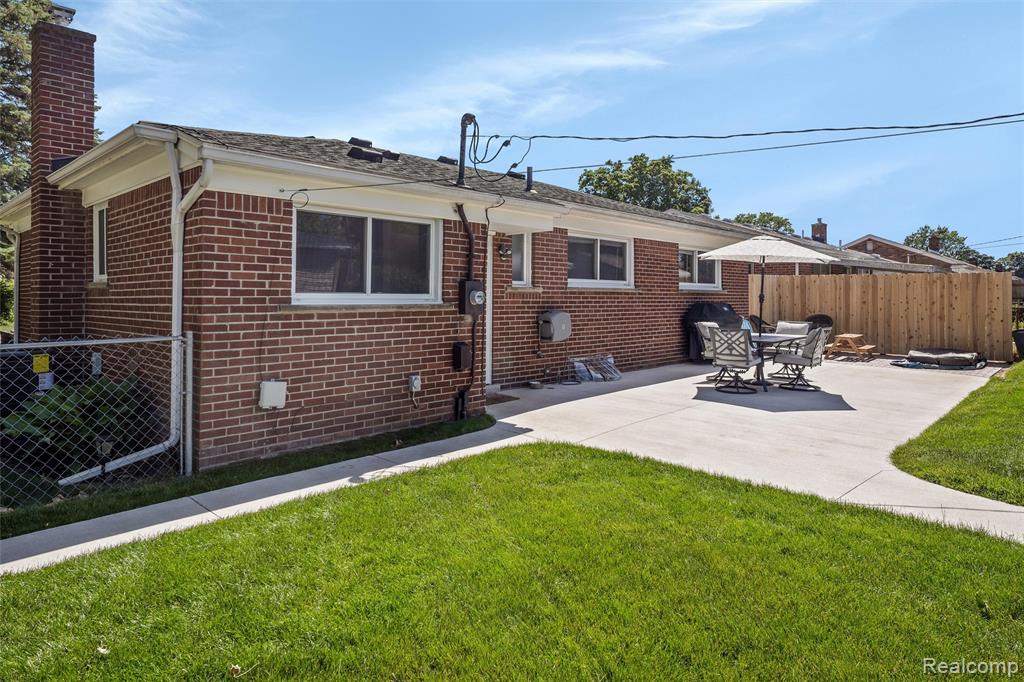 35416 W Chicago Street