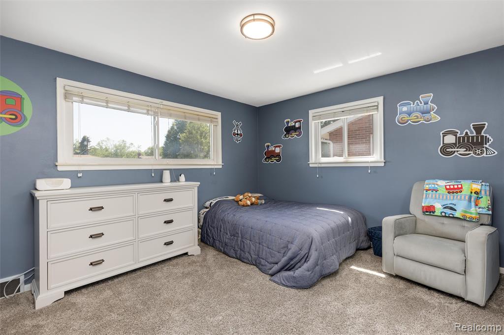 35416 W Chicago Street