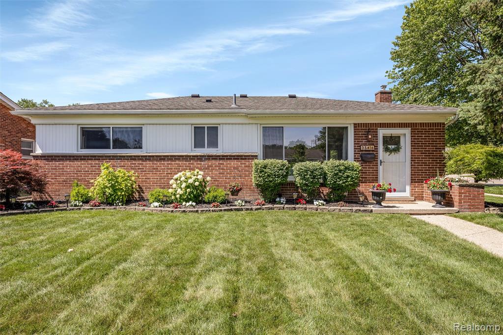 35416 W Chicago Street