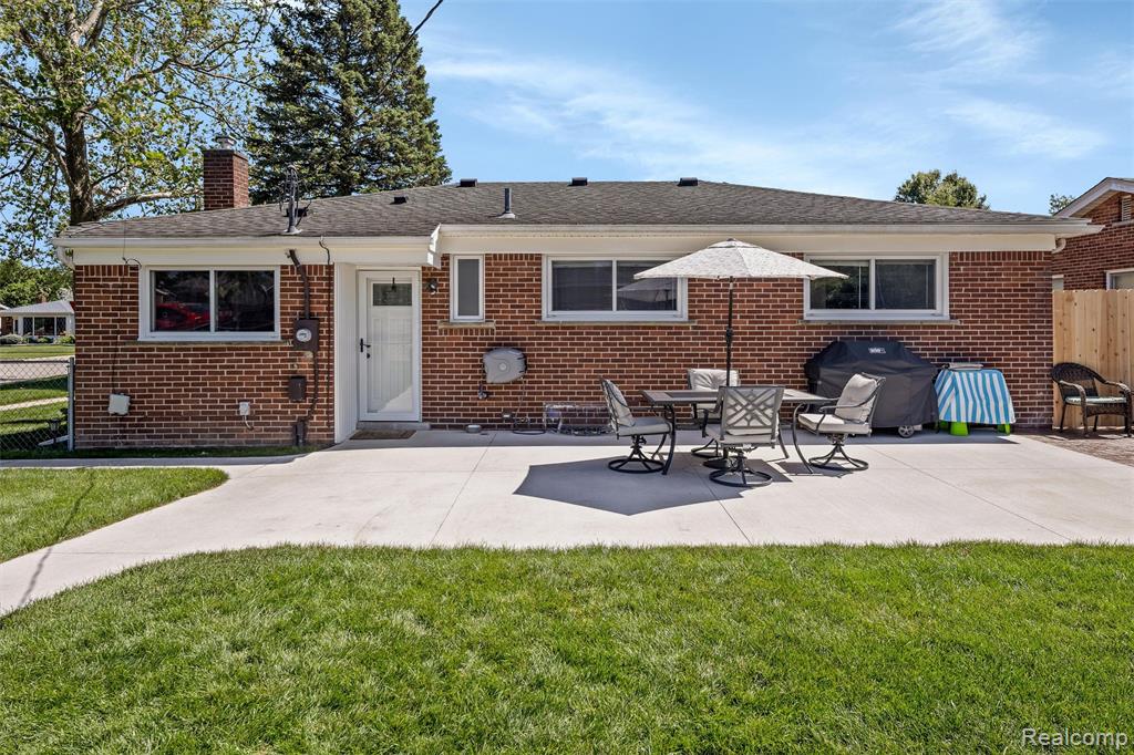 35416 W Chicago Street