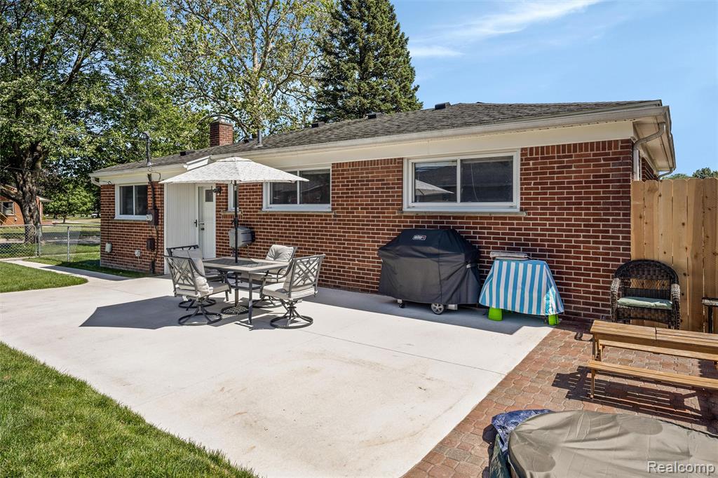 35416 W Chicago Street