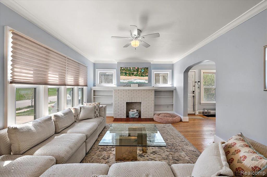 129 E Maryland Avenue