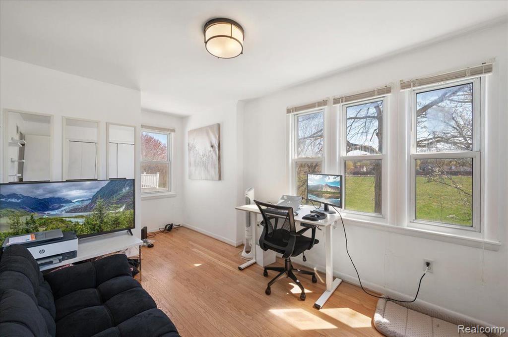 129 E Maryland Avenue