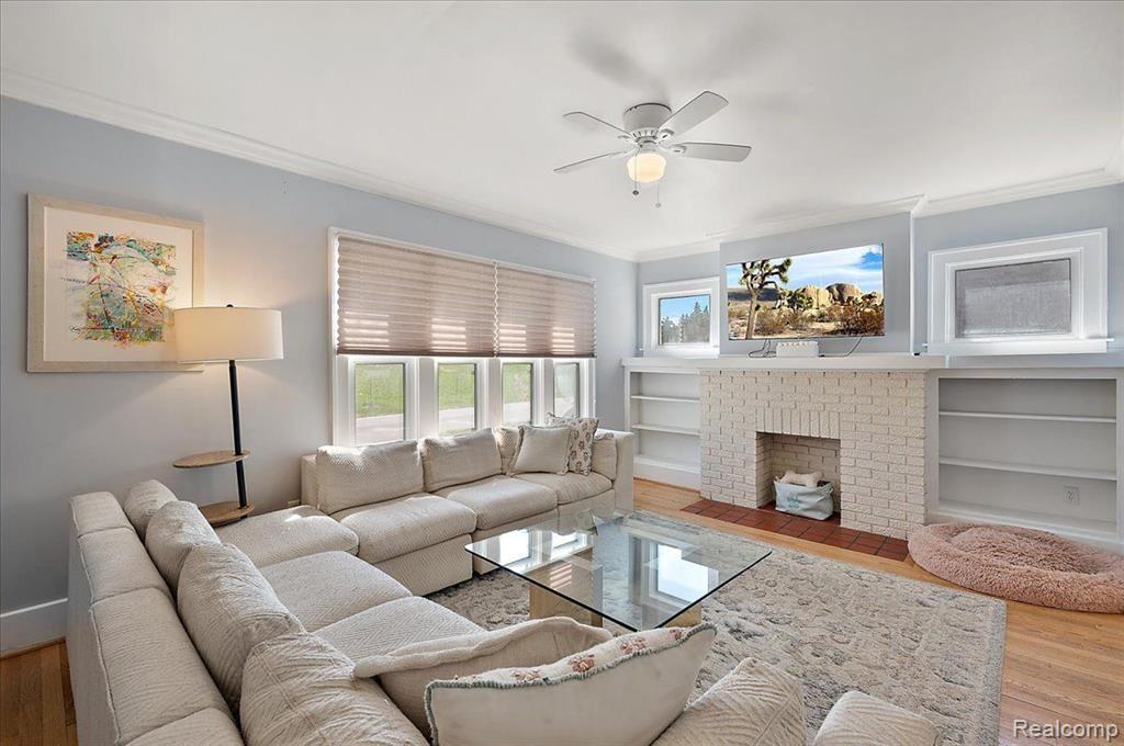 129 E Maryland Avenue