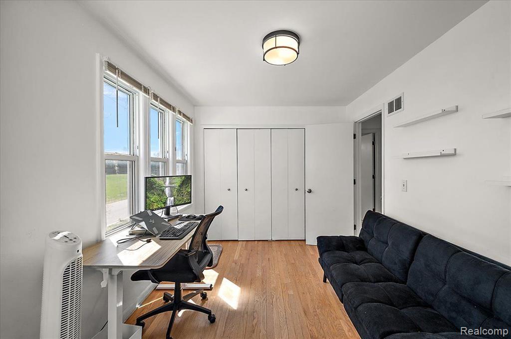 129 E Maryland Avenue