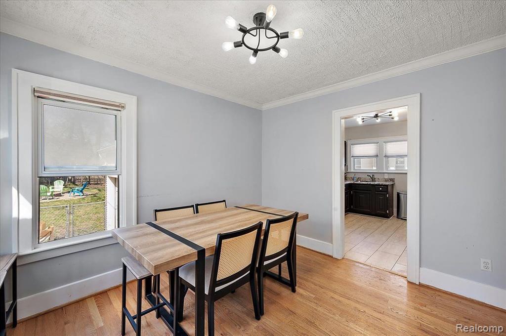 129 E Maryland Avenue