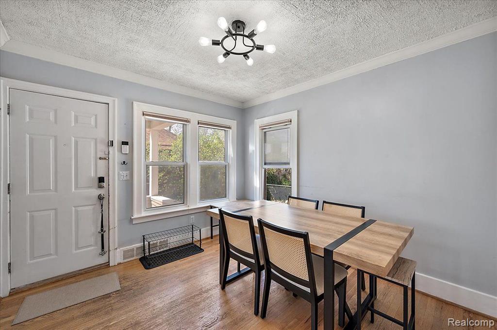 129 E Maryland Avenue