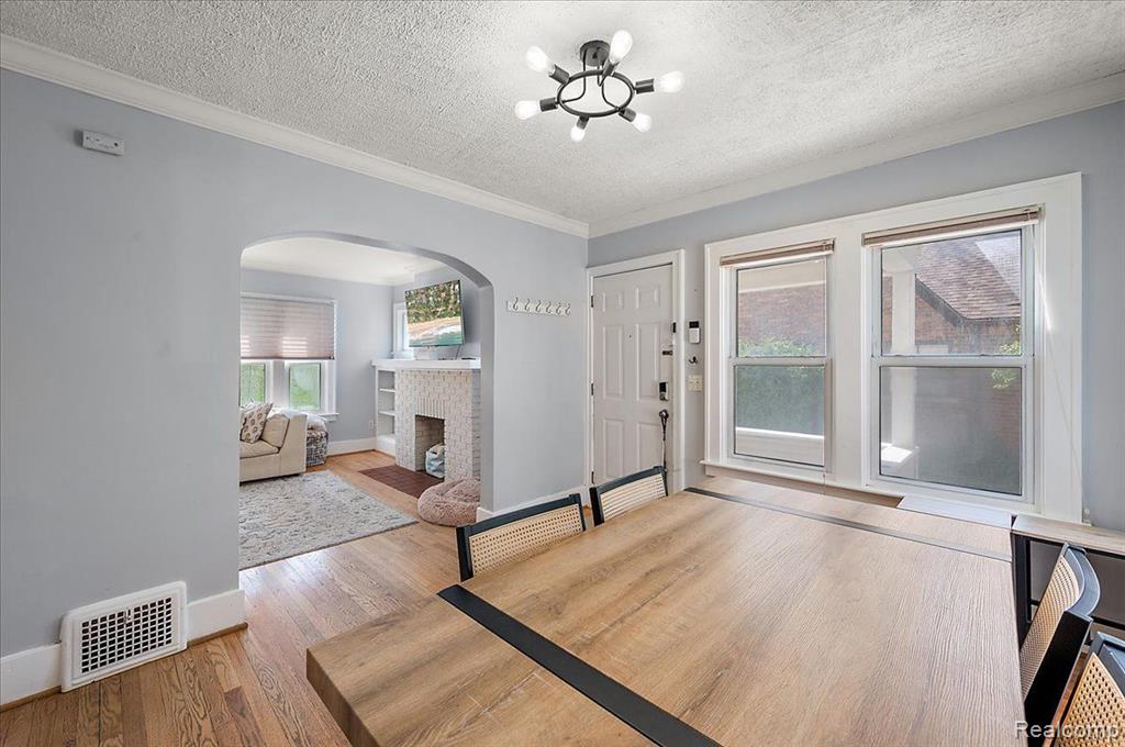 129 E Maryland Avenue