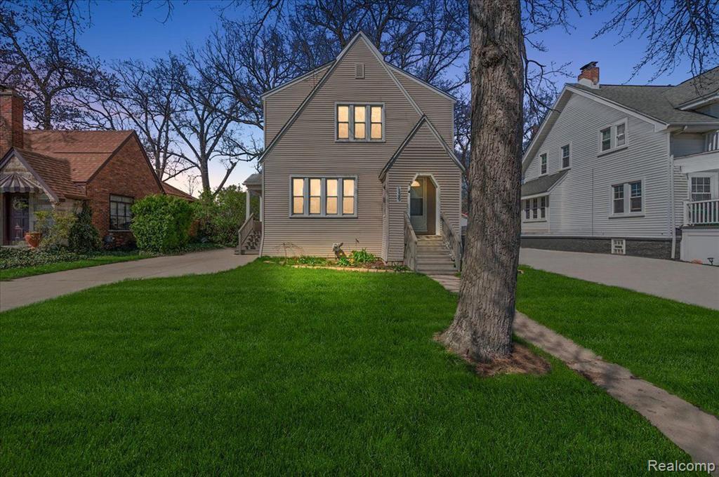 129 E Maryland Avenue