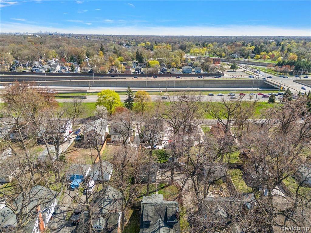 129 E Maryland Avenue