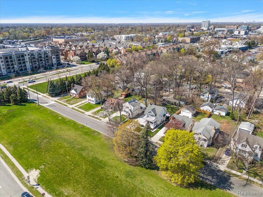 129 E Maryland Avenue