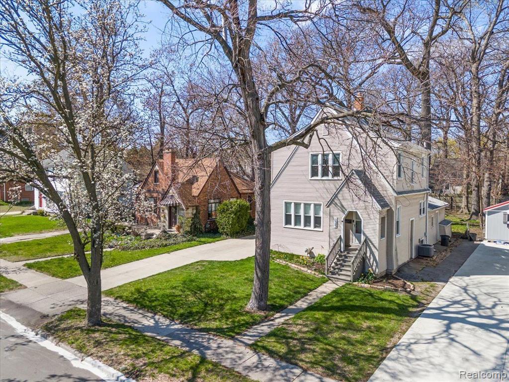 129 E Maryland Avenue