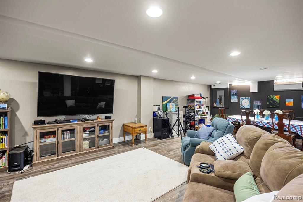 3985 Wadhams Road