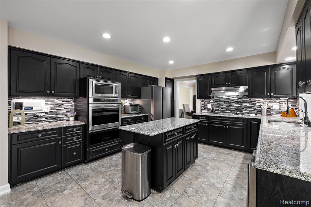 39251 W Royal Doulton Boulevard