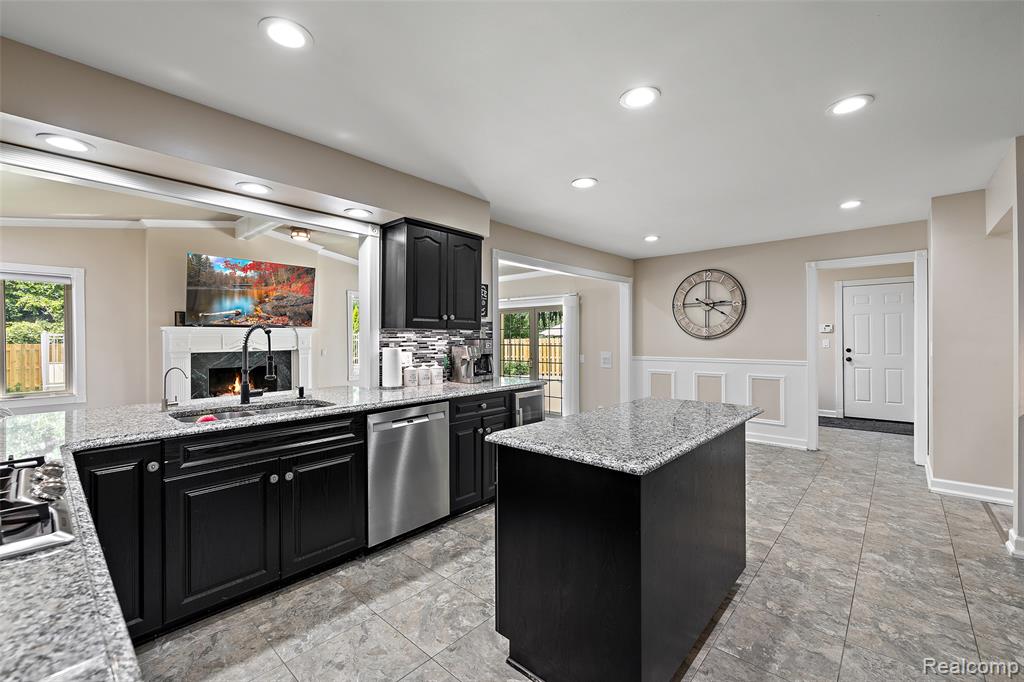 39251 W Royal Doulton Boulevard