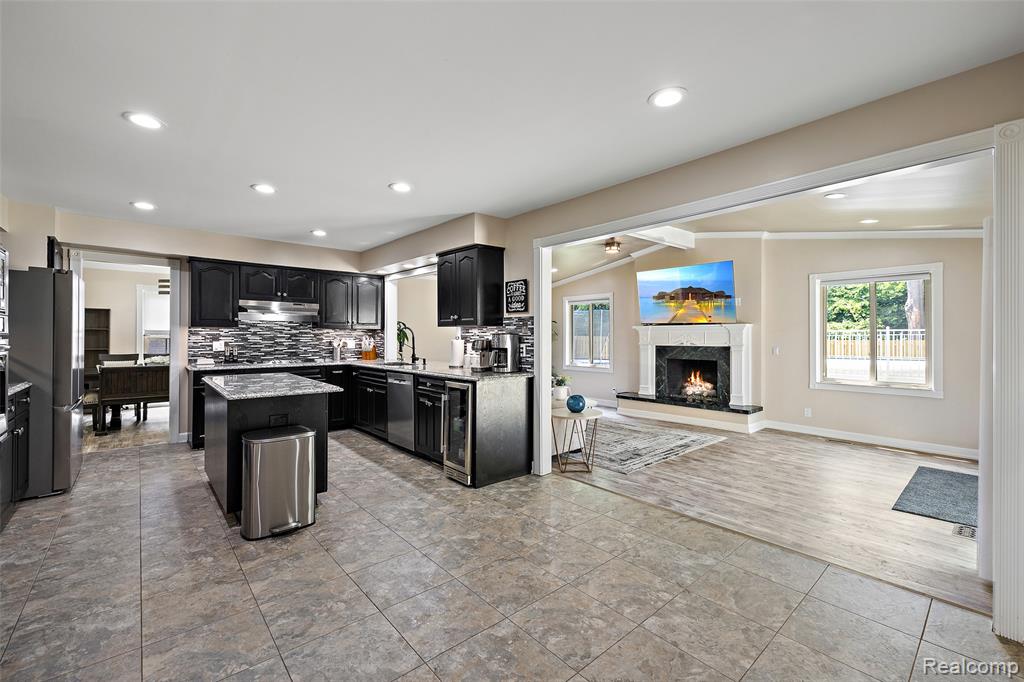 39251 W Royal Doulton Boulevard