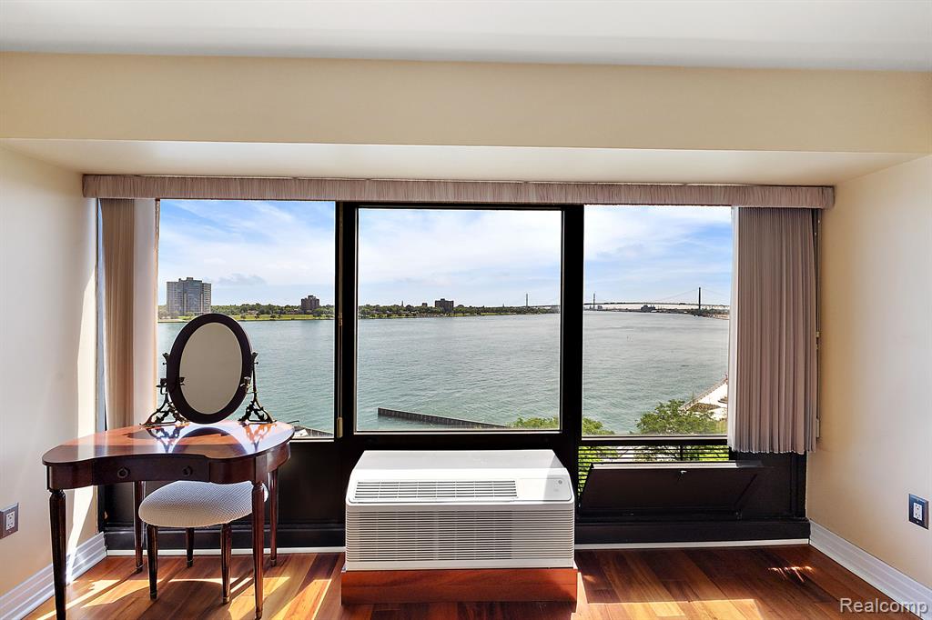 1001 W Jefferson Avenue # 8i Unit: 300 8i