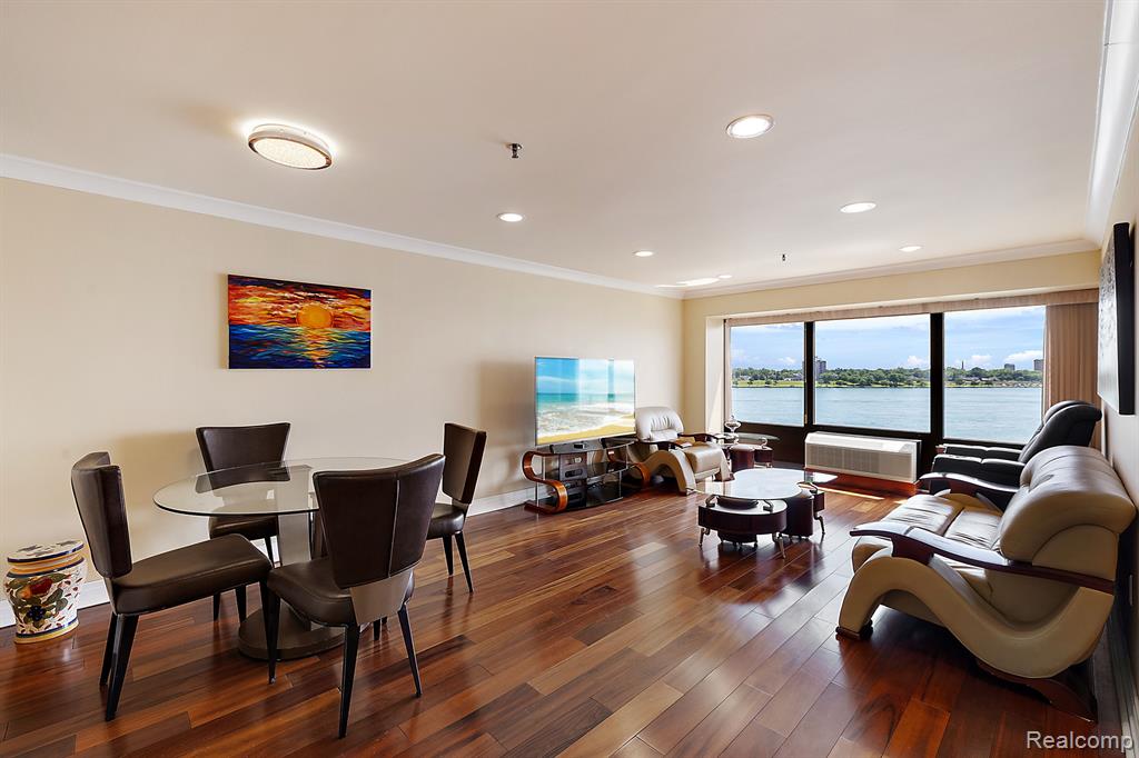 1001 W Jefferson Avenue # 8i Unit: 300 8i