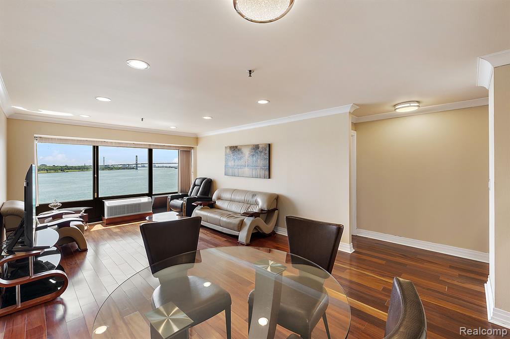 1001 W Jefferson Avenue # 8i Unit: 300 8i