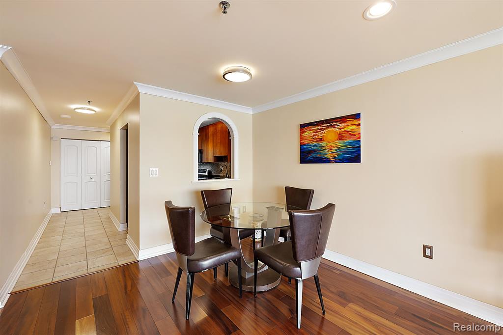 1001 W Jefferson Avenue # 8i Unit: 300 8i