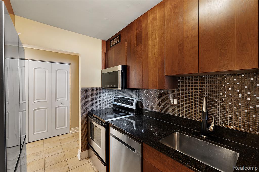 1001 W Jefferson Avenue # 8i Unit: 300 8i