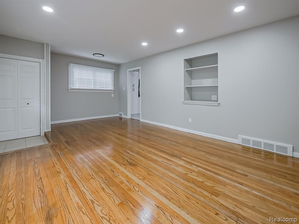 22854 Lingemann Street