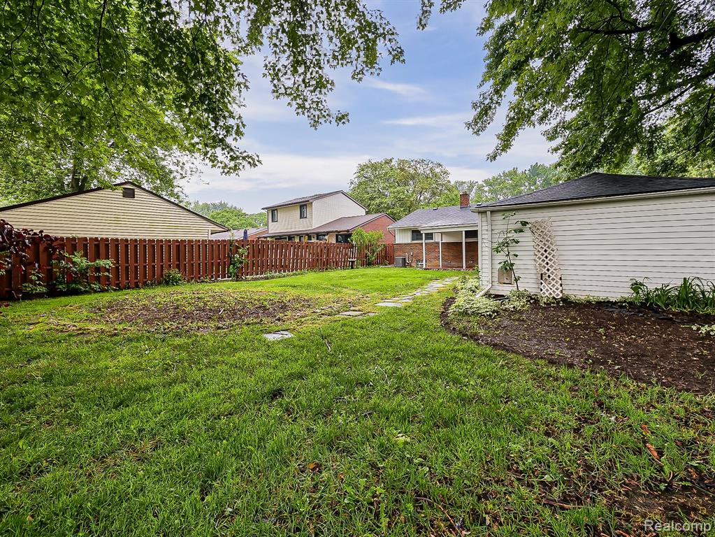 22854 Lingemann Street