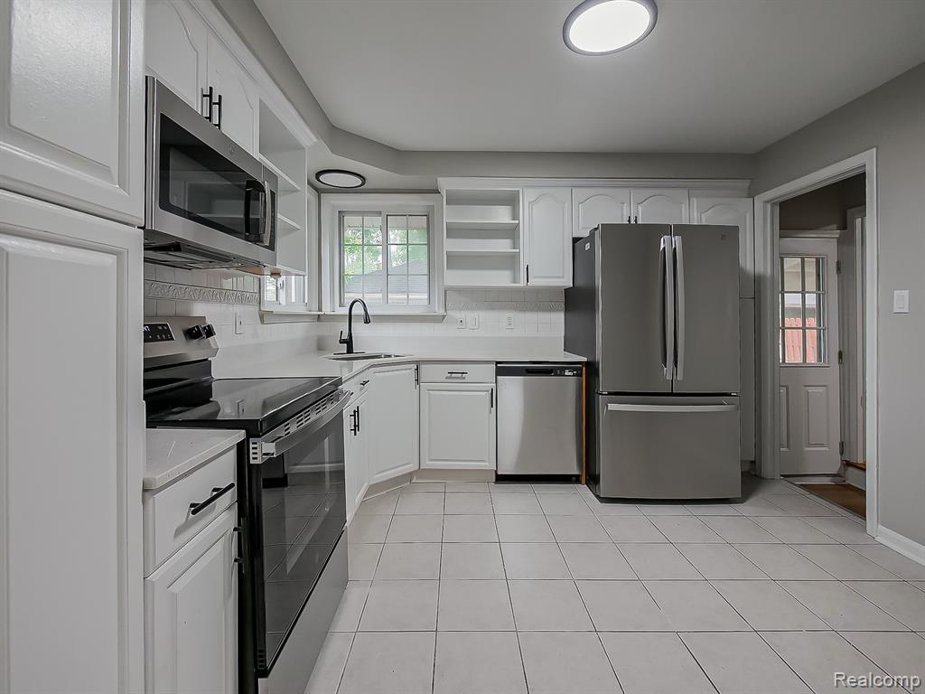 22854 Lingemann Street