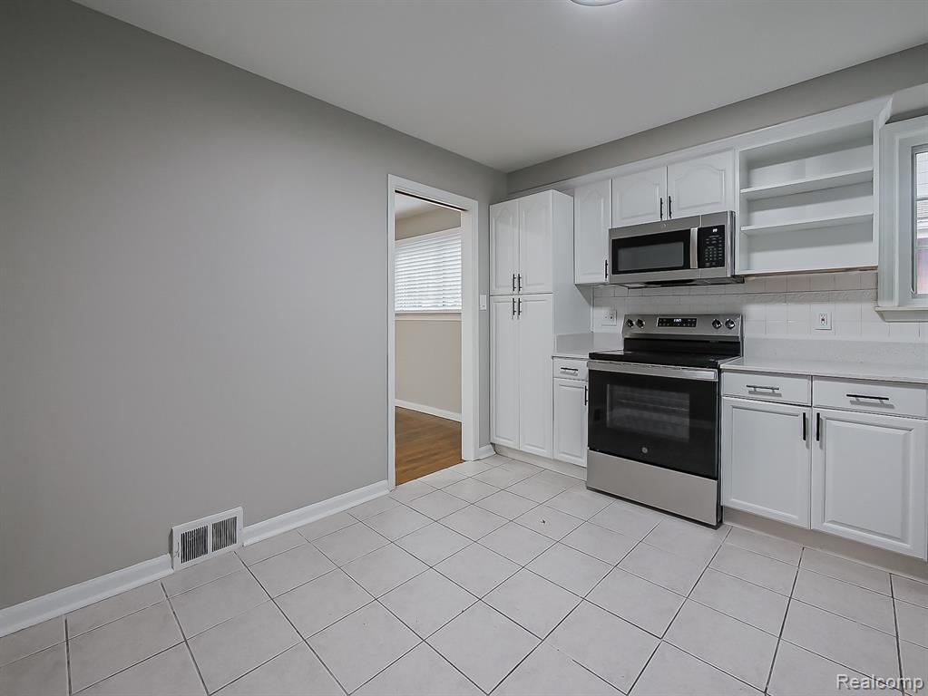 22854 Lingemann Street